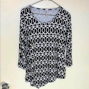 Lulu-B Black and White Geometric Long Sleeve Top, size L